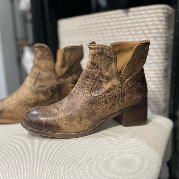 Distressed Brown Leather Ankle Boots – Western Style, Vintage Look - Picture 9 of 9